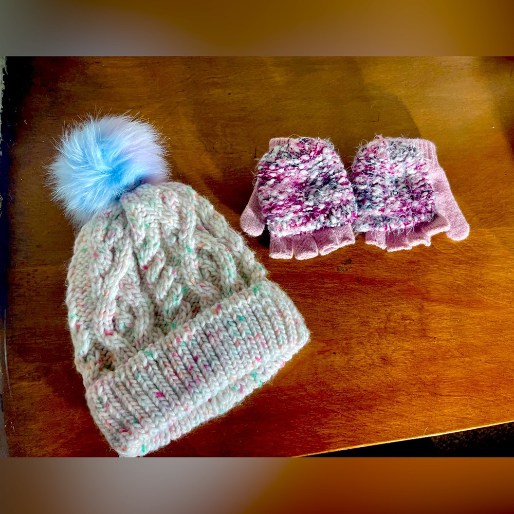 Girls Hat With Tags & Gloves/Mitten 💕